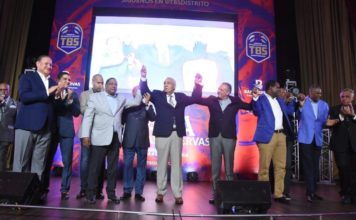 Reconocen a Osiris Duquela en Gala TBS Distrito 2020