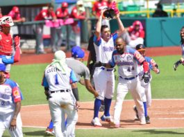 Dominicana remonta con jonrón de Castillo y clasifica a semifinales