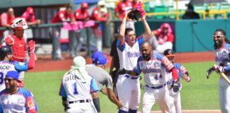 Dominicana remonta con jonrón de Castillo y clasifica a semifinales