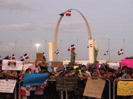 Economía dominicana en curso con crisis política