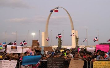 Economía dominicana en curso con crisis política