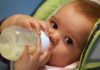 Las leches de fórmula para bebés que contienen «más azúcar que los refrescos»