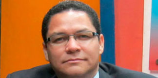 Renuncia del PLD Gedeón Santos