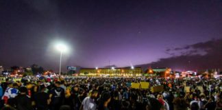 Educación, creatividad y compañerismo marcaron el quinto día de protesta frente la Junta