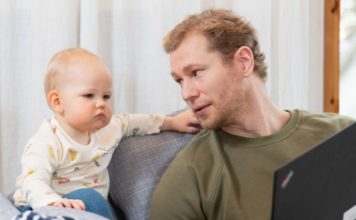 Finlandia da a nuevos padres la misma licencia laboral que a madres: casi 7 meses