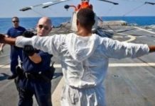 «Prisiones flotantes»: los barcos de EE.UU. en los que cientos de latinoamericanos permanecen detenidos en altamar por traficar drogas