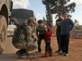 La UE envía a su jefe diplomático a Turquía para tratar la cuestión migratoria