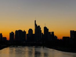 Suicidio de un ministro regional alemán «profundamente preocupado» por el covid-19