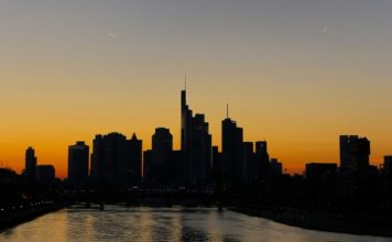 Suicidio de un ministro regional alemán «profundamente preocupado» por el covid-19