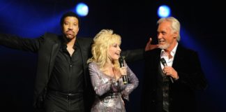 Murió Kenny Rogers, icono de la música country