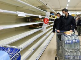 Reino Unido revisará su política de contención del coronavirus ante su expansión