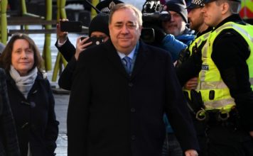 Ex primer ministro escocés, juzgado por agresiones sexuales