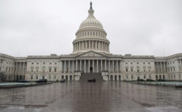 Congreso de EEUU cerca de acordar billonario plan para economía afectada por COVID-19