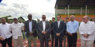 Ministro de Educación entrega a Monte Plata la pista de atletismo más moderna y completa del país