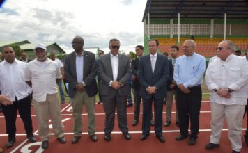 Ministro de Educación entrega a Monte Plata la pista de atletismo más moderna y completa del país