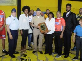 Rinden tributo a Chicho Sibilio en inauguración torneo basket de los Juegos Militares