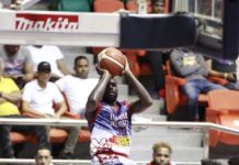 Tineo y Gallaway lideran victoria de Pueblo Nuevo sobre Plaza