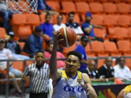 GUG pica delante en el inicio de la semifinal del Baloncesto Superior de Santiago