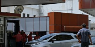 Maduro designa nuevos directivos en reestructuración de petrolera venezolana PDVSA