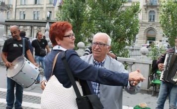 Vicegobernador de Texas: «Que los adultos mayores se sacrifiquen» con COVID-19