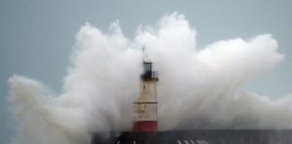 8 provincias en alerta, 2 en aviso meteorológico y fuerte oleaje para este lunes