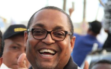 Alcalde de Santo Domingo Oeste encontró «1,352 botellas» en el cabildo