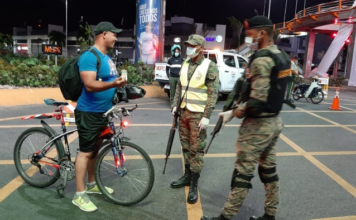 Rasos PN y Ejército resultan heridos tras ser atacados por personas que hacían carreras ilegales en Valverde