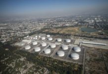 Los productores de petróleo, salvo México, acuerdan bajar la oferta