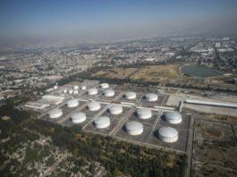 Los productores de petróleo, salvo México, acuerdan bajar la oferta