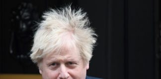 Boris Johnson está «estable» en el hospital donde lucha contra el coronavirus