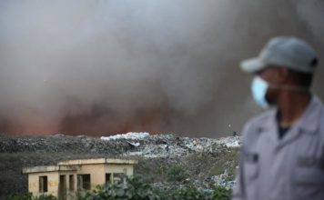 Incendio arropa una parte del vertedero de Duquesa