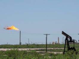 El petróleo estadounidense inicia la semana con una fuerte bajada