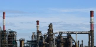Barril de petróleo venezolano cae a mínimo en dos décadas: 9,9 USD
