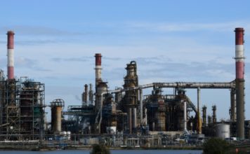 Barril de petróleo venezolano cae a mínimo en dos décadas: 9,9 USD