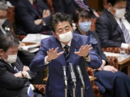 Japón avanza hacia estado de emergencia y anuncia colosal plan de ayuda por coronavirus