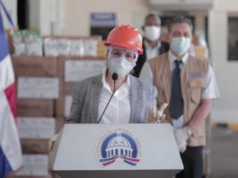 Vicepresidenta dice que todos tenemos que tratarnos como si tuviéramos el virus