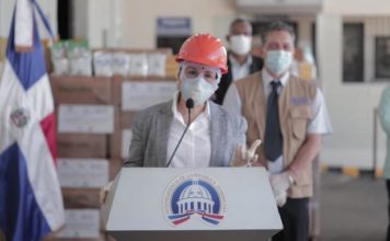 Vicepresidenta dice que todos tenemos que tratarnos como si tuviéramos el virus