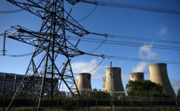 Pasar del carbón a la biomasa, la controvertida transición de una central eléctrica