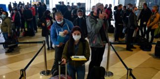 Pese a la pandemia, ucranianos parten para salvar cosechas en Europa