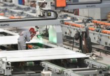 Sube la producción industrial de China en abril y bajan las ventas minoristas