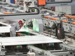 Sube la producción industrial de China en abril y bajan las ventas minoristas