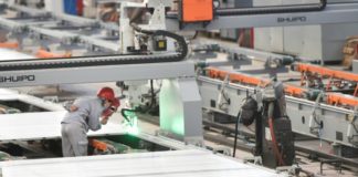 Sube la producción industrial de China en abril y bajan las ventas minoristas