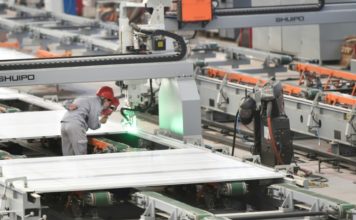 Sube la producción industrial de China en abril y bajan las ventas minoristas