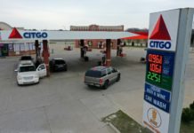 Dudas y dólares en mano: la gasolina estrena precio en Venezuela