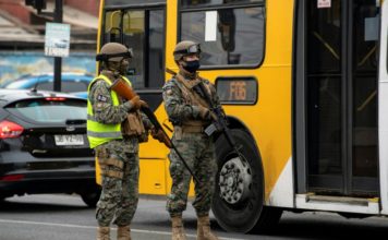 Casos de covid-19 se disparan en Chile y militares se despliegan en zonas pobres tras protestas