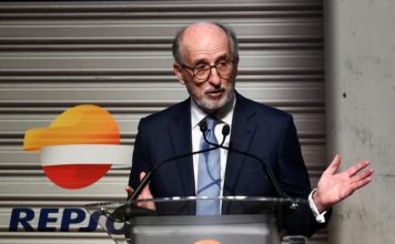 Repsol pierde 487 millones de euros en el primer trimestre por la caída del precio del petróleo