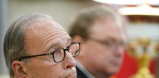 Gobierno de EEUU defiende reactivación a pesar de casos de COVID-19 en la Casa Blanca