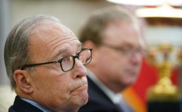 Gobierno de EEUU defiende reactivación a pesar de casos de COVID-19 en la Casa Blanca