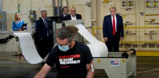 Trump admite que morirá gente por reabrir la economía
