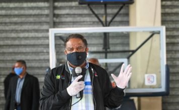 Ministro Díaz inicia entrega de ayuda a 3,000 deportistas